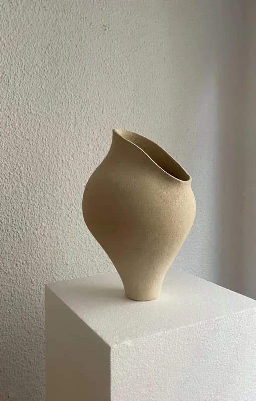 Sund sculptural vase, full view
